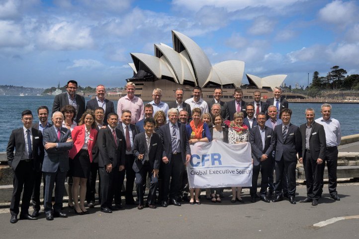 Alle Sydney CFR Conference Teilnehmer vor der Oper