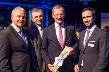 Bernhard Winkler (Geschäftsführung TRESCON), Reinhold Klinger (Geschäftsführung TRESCON), Landeshauptmann Thomas Stelzer, Bertram Klinger (Geschäftsführung TRESCON)