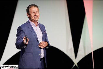 Dr. Jens-Uwe Meyer spricht von neuen Geschäftsfeldern für Unternehmensberater.