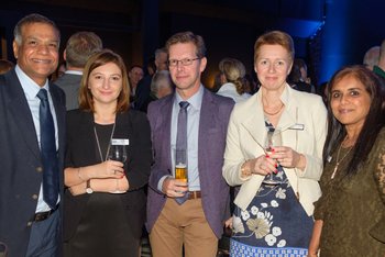 Deven Haria (CFR Singapur), Sylwia Oziklinska (CFR Polen), Mr. & Mrs. Hutsebaut (CFR Belgien), Jasmine Haria (CFR Indien)
